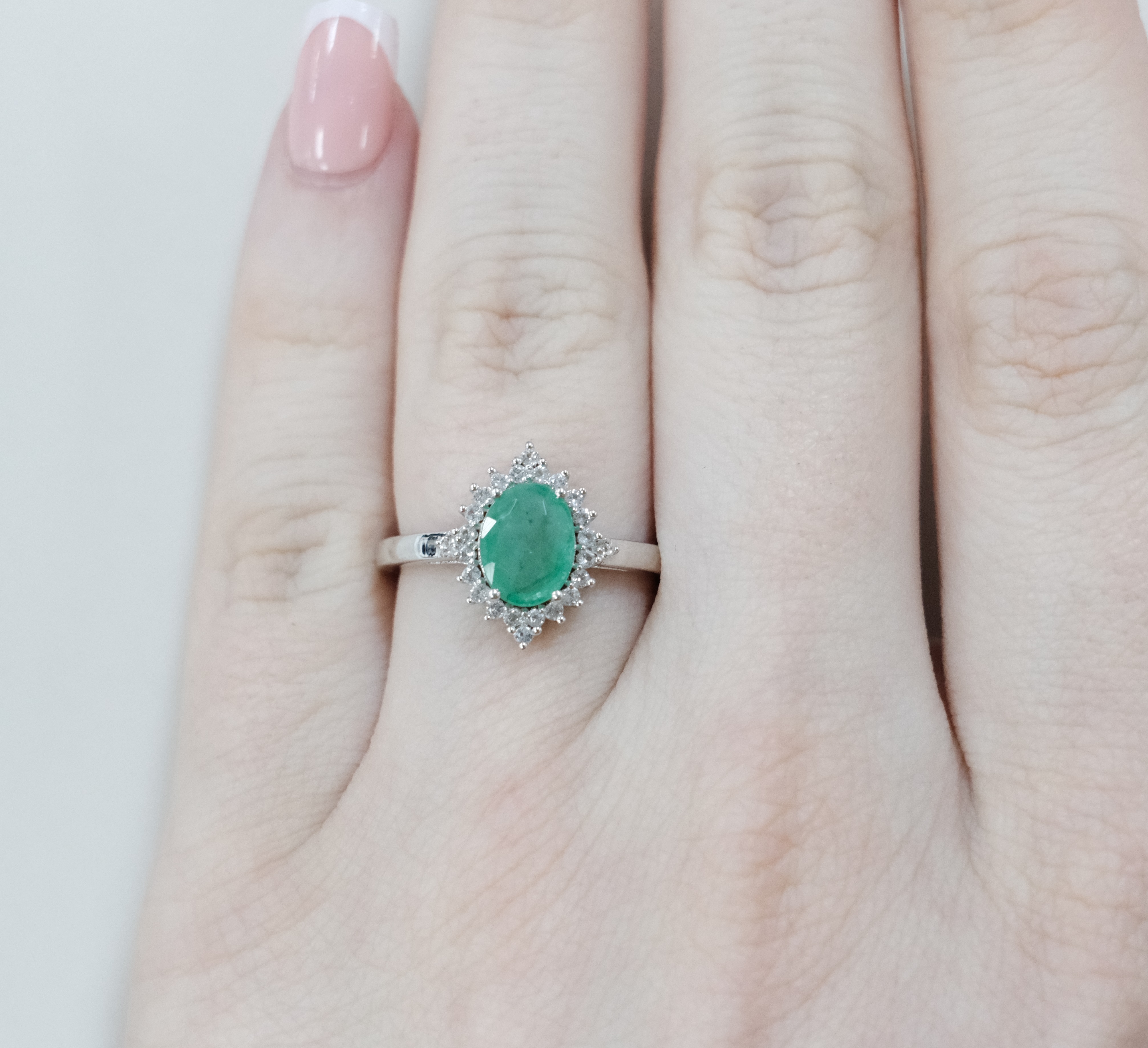Серебряное кольцо с изумрудом